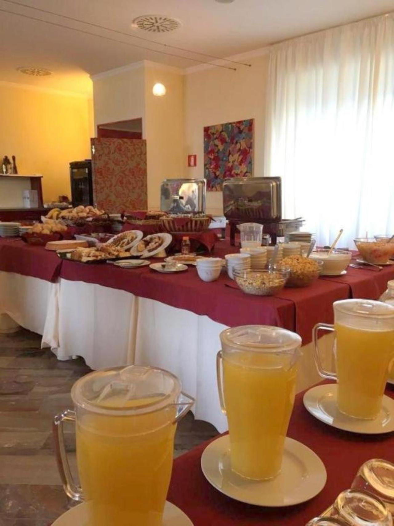 Hotel Bel Sit Comerio Екстериор снимка