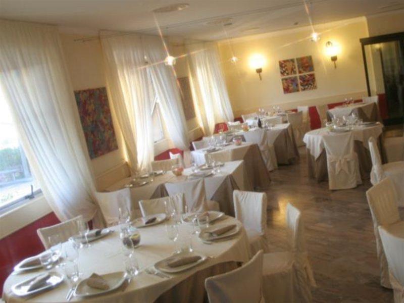 Hotel Bel Sit Comerio Екстериор снимка
